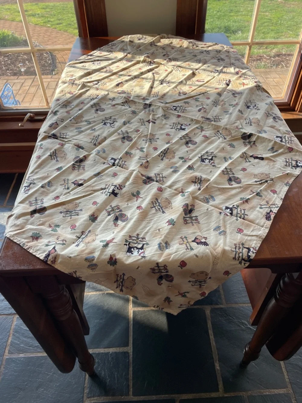 VINTAGE Country Farm Animal Print Beige Table Linens Tablecloth & 2 Napkins